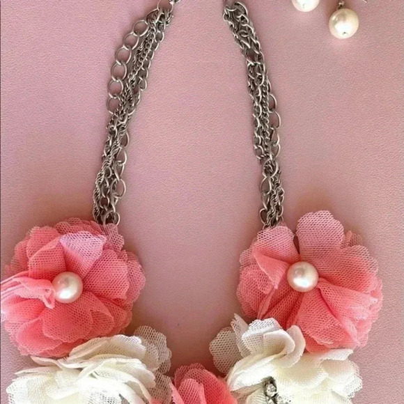 Pink & Cream Colored Tulle Flower Statement Necklace Set w/ Pearl Drop Earrings - Picture 8 of 11